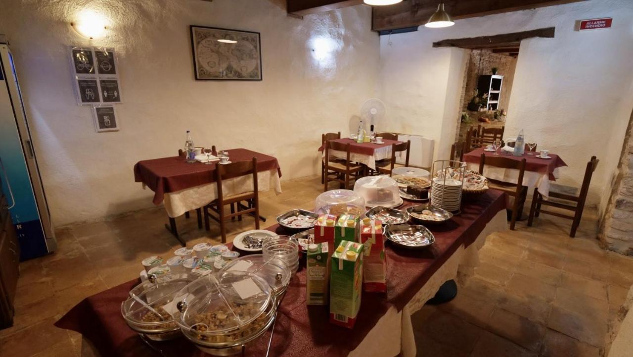 Borgo De' Varano By Hotel I Duchi Camerino Bagian luar foto