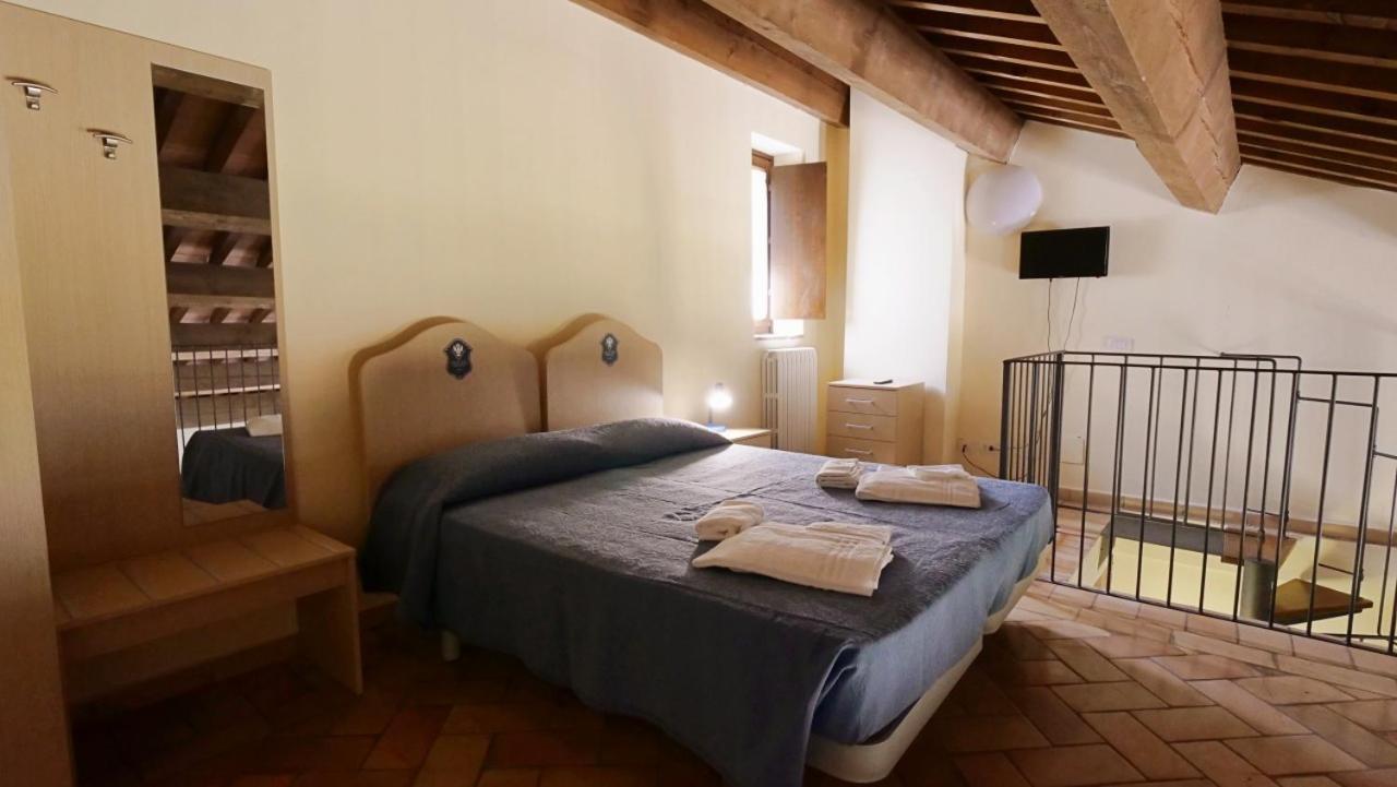 Borgo De' Varano By Hotel I Duchi Camerino Bagian luar foto